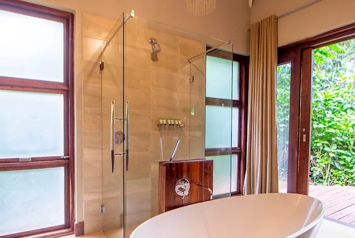 lake-duluti-lodge-bathroom-tabs
