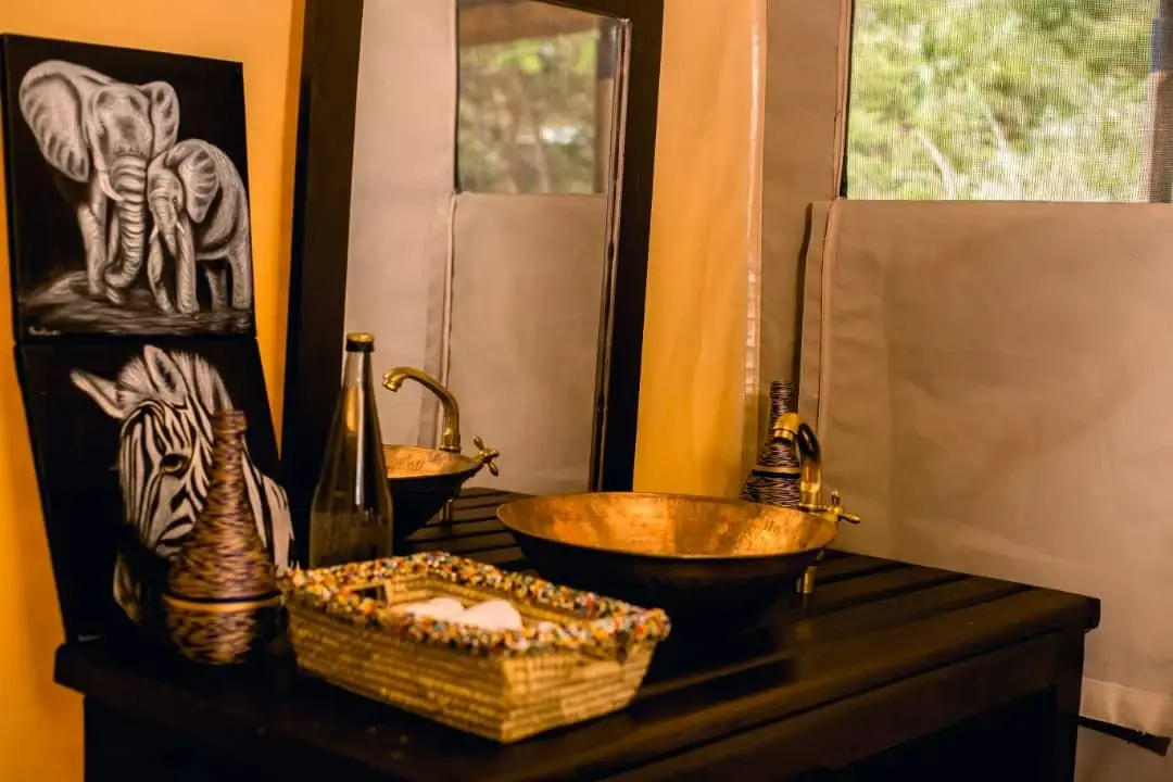 shuhudia-adventure-camp-washrooms