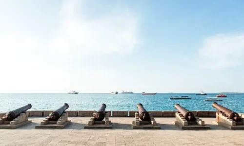 Embankment-with-guns-in-Zanzibars-Stone-Town