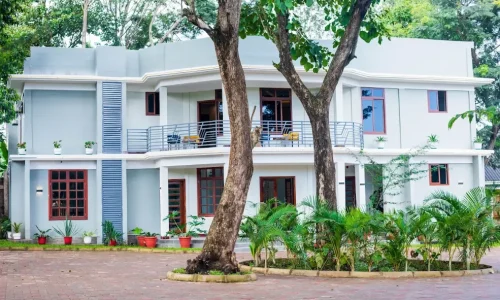 Front-Area-to-Kerama-Silent-Lodge