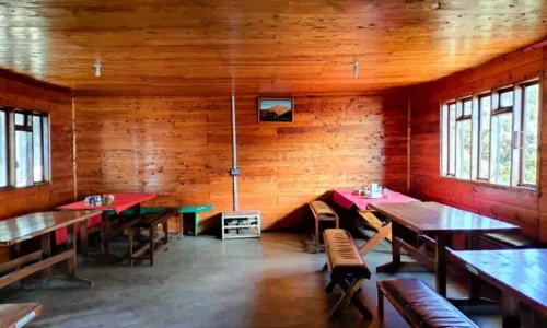 Miriakamba-Hut-dining-room