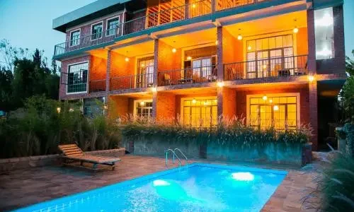 Zondela-House-swimming-pool