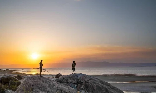 hadzabe-men-on-the-shores-of-lake-eyasi