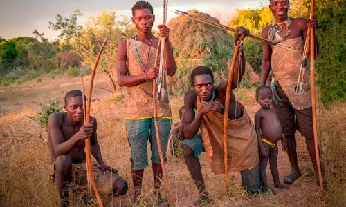 hadzabe-men-with-hunting-bow-and-arrows