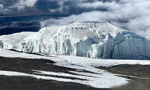 kilimanjaro-climbing-with-Chinese-speaking-guide.webp