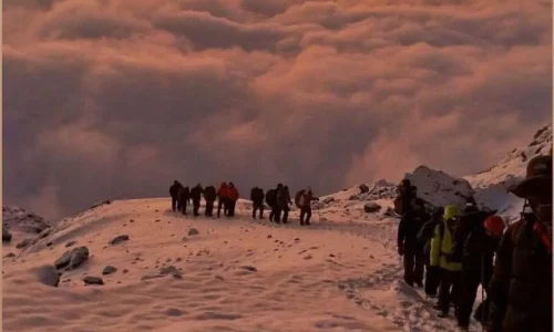 kilimanjaro-trekking-climbers-group