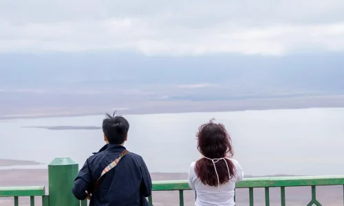 kiwoito-visitors-dramatic-crater-viewpoint
