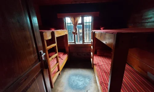 miriakamba-hut-bedrooms