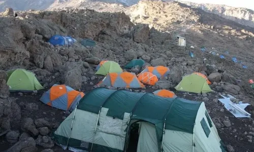 trekkers_at_barafu_camps
