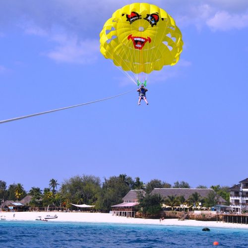 parasailing-zanzibar